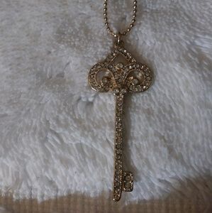 Beautiful Gold Plated Crystal Key Necklace🌷